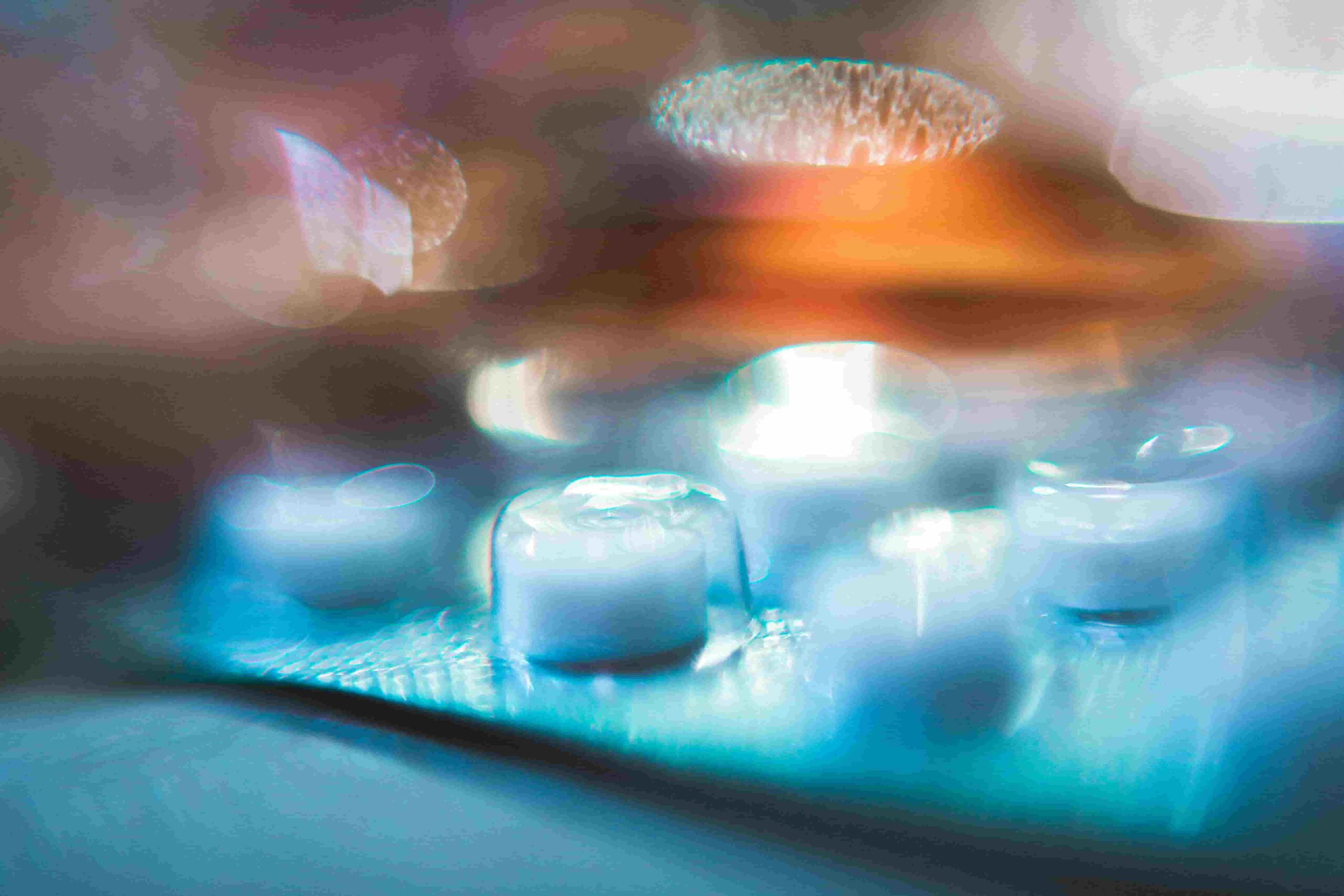 gros plan sur une plaquette d'antibiotiques